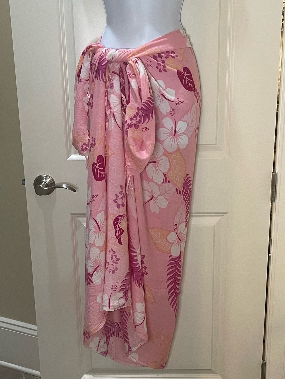 Alii of Hawaii Pink Floral Women’s Sarong Pareo Wrap Scarf 50x64